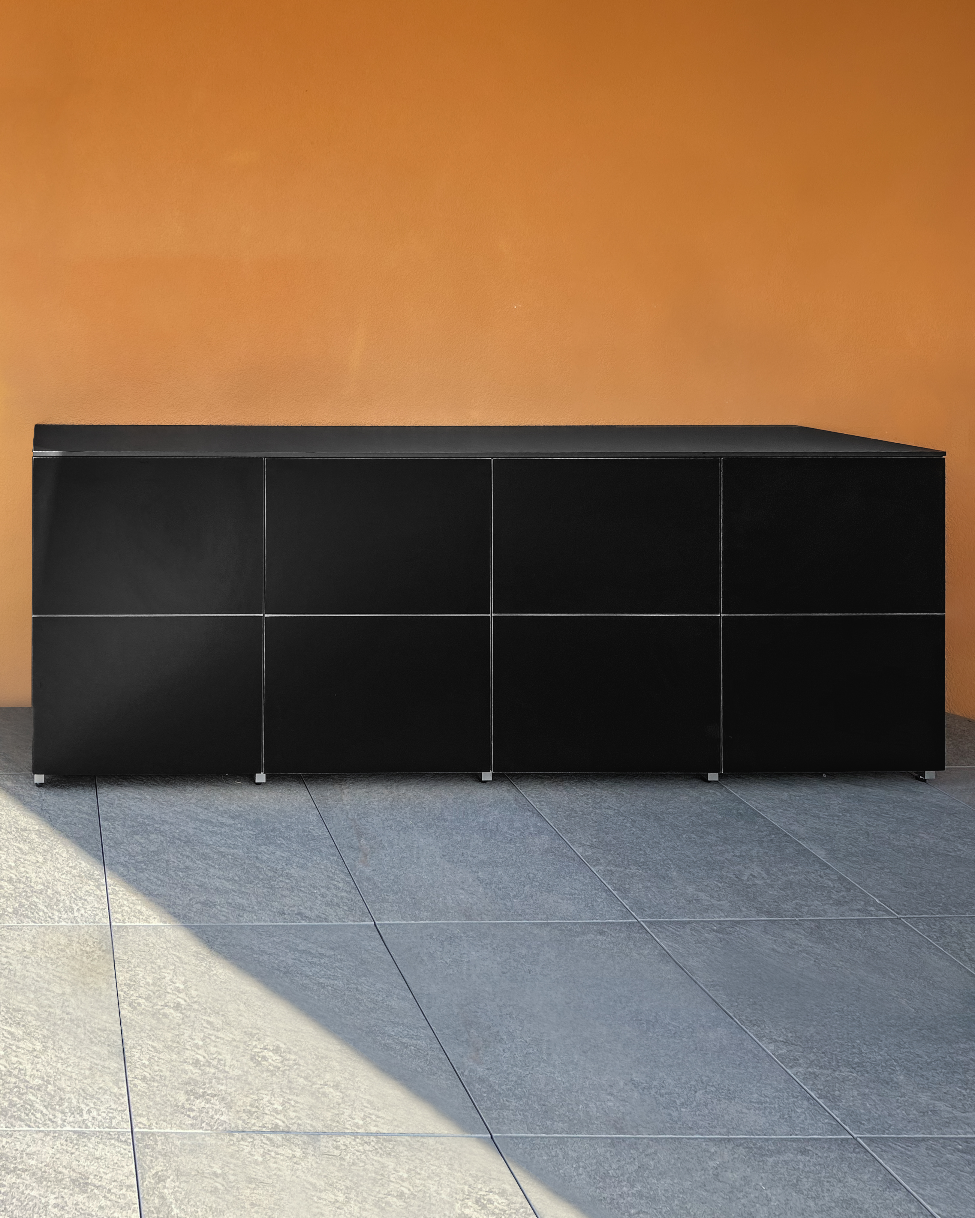 Wetterfester XL Gartenschrank aus HPL in schwarz 3